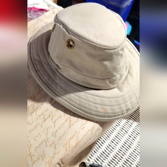 Tilly's Other - 21 5/8 inch Authentic Tilley hat